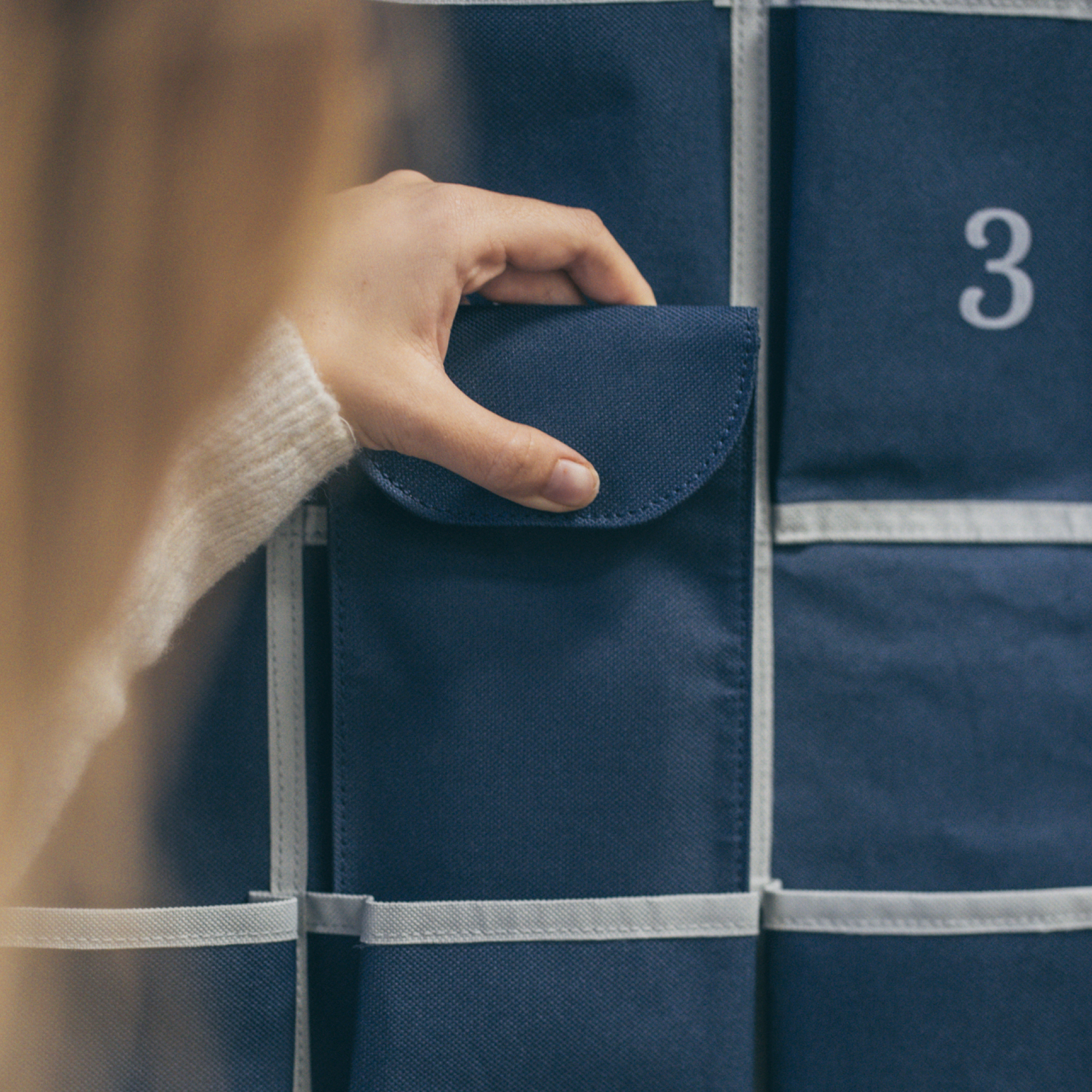 Handy-Hotel "Cyber-Safe" mit 30 Einstecktaschen, 128x78 cm