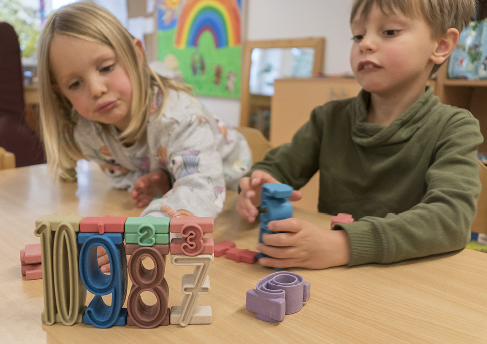 Stapel-Zahlen "Zahl-auf-Zahl", 34-tlg., "Montessori-Farben" "Montessori Premium"