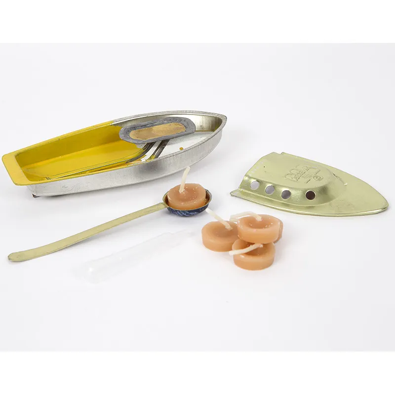 Putput-Boot mit Kerze