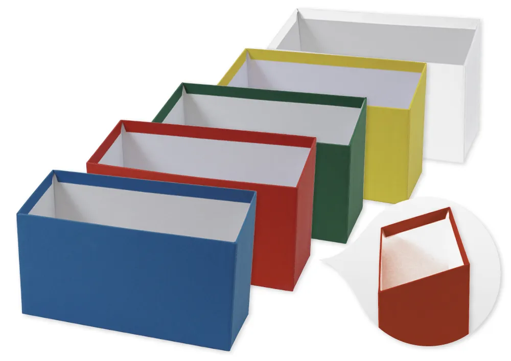 Pudełko kartonowe formatu A6, pochylone do przodu