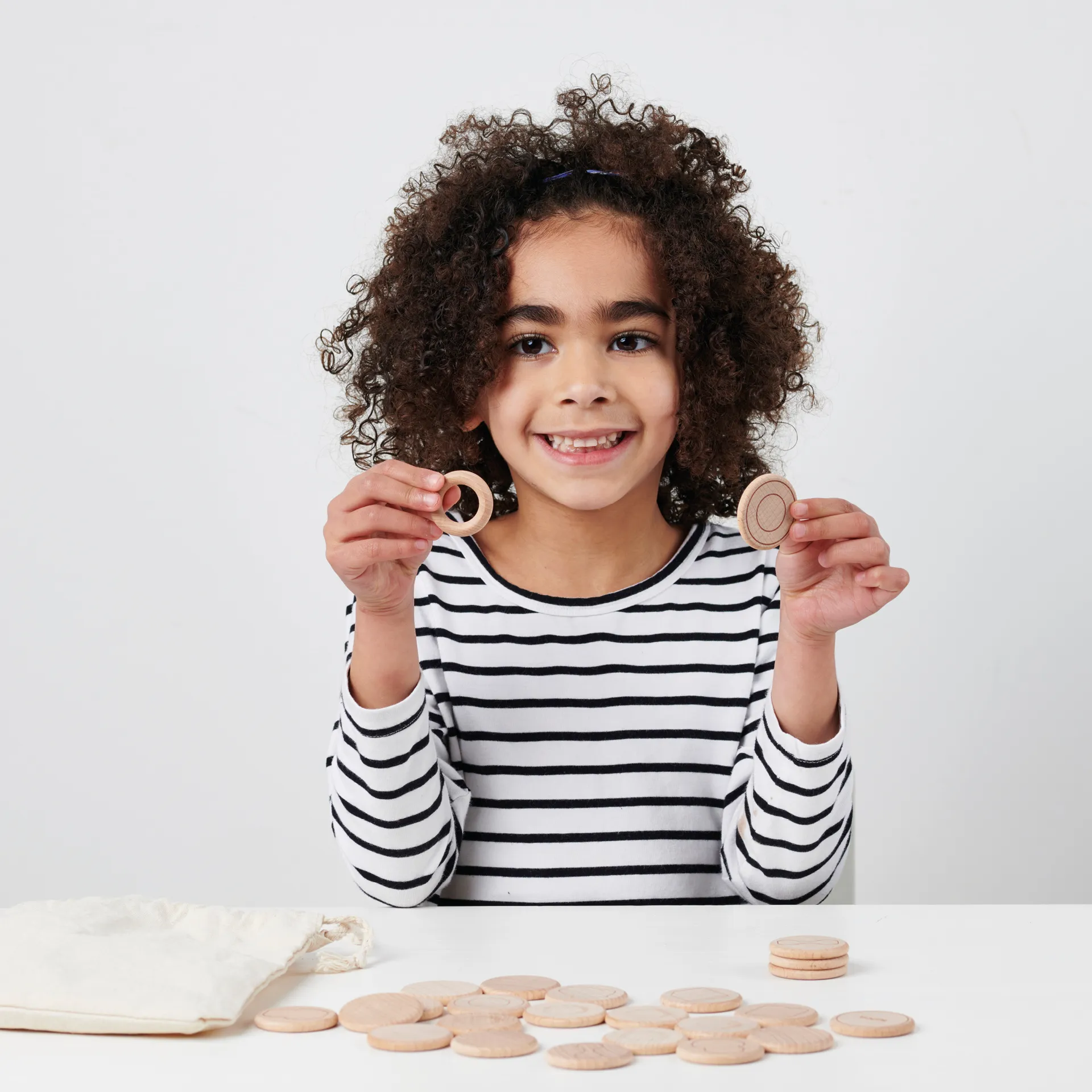 Tast- und Zuordnungsspiel "Holzfiguren-Schatz", 37-tlg.