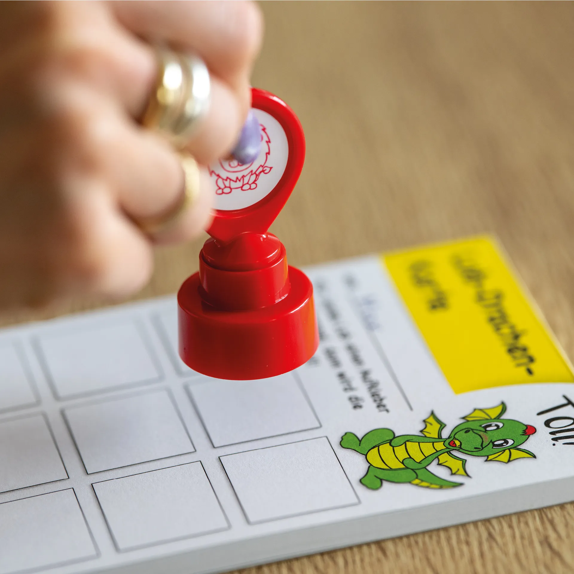 Siebdruck-Stempel "Perpetuum" rund "Löwe"