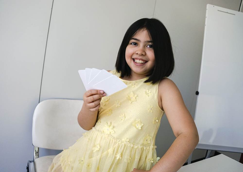 Czyste karty do gry w etui, gładkie po obu stronach