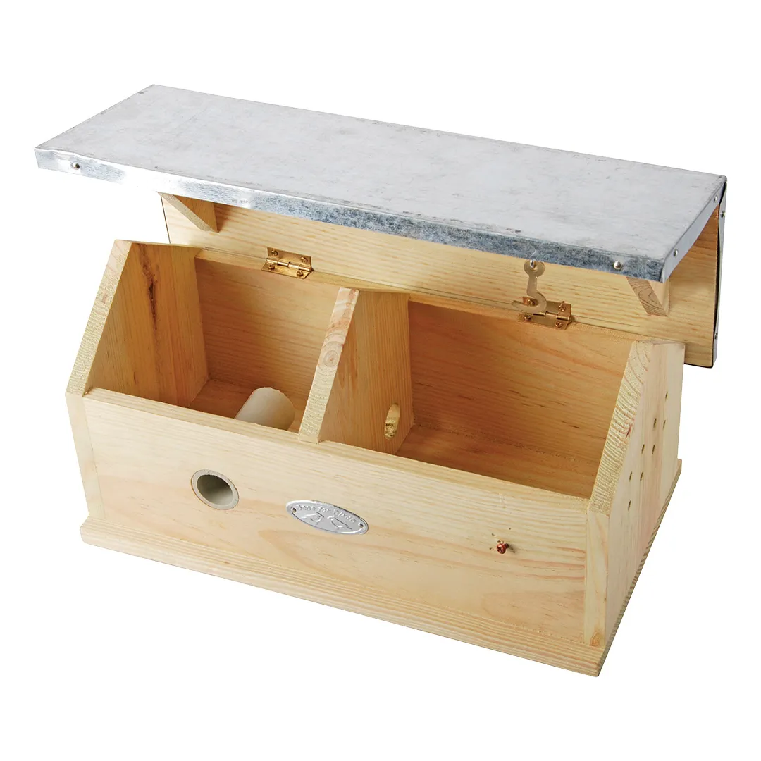 Hummel-Haus, aus Holz, aufklappbar