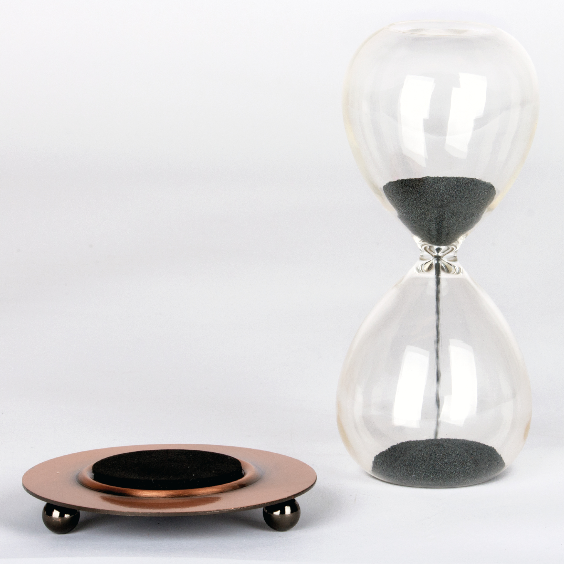Magnetisk timeglas, 14 cm højt, 5,5 cm i diameter