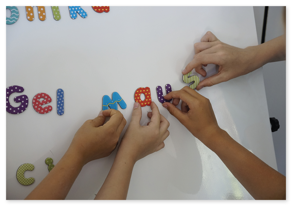 Litery magnetyczne w pudełku, ok. 45x45mm, 100szt.