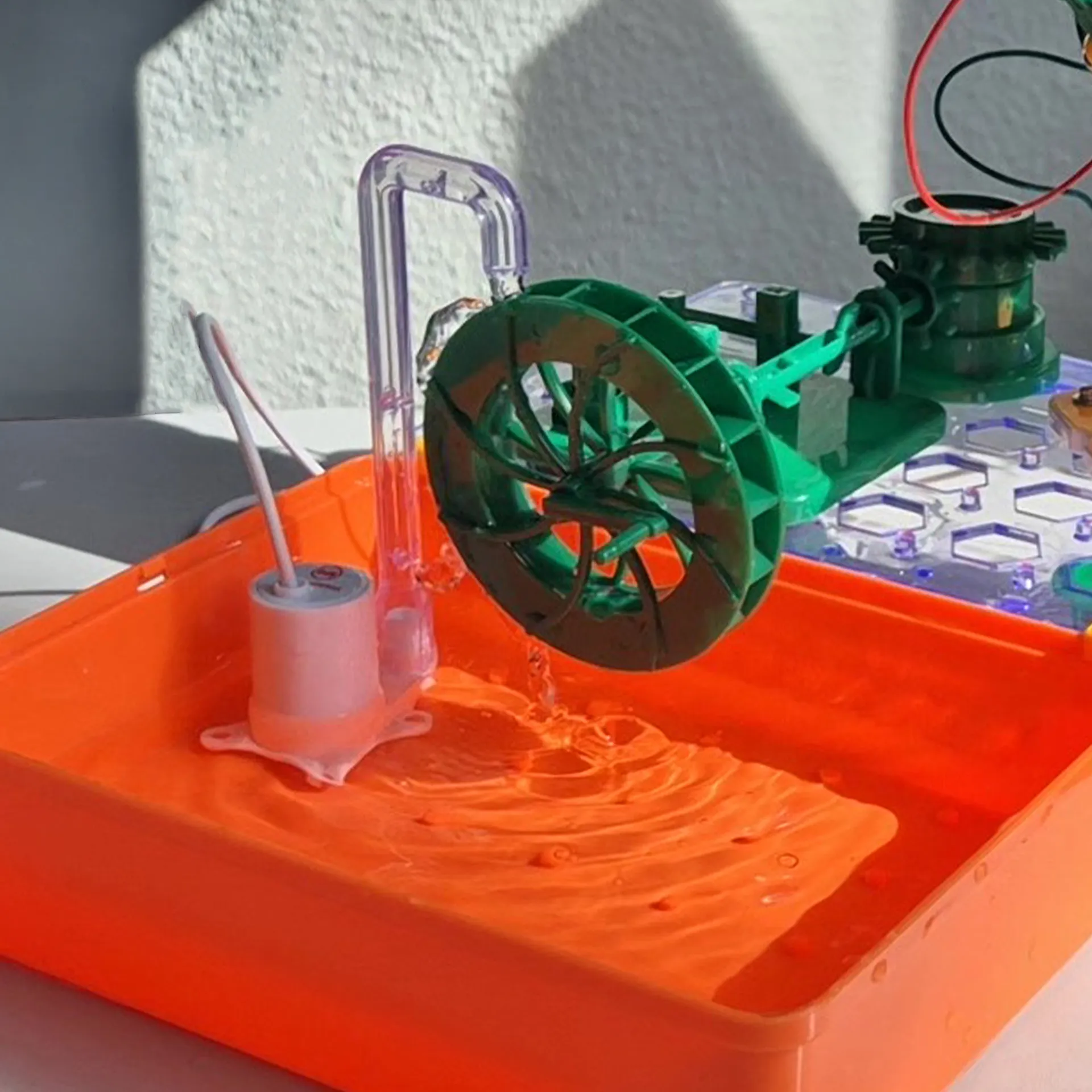 Experimentier-Set "Wassermühle mit Solarpumpe", 15-tlg.