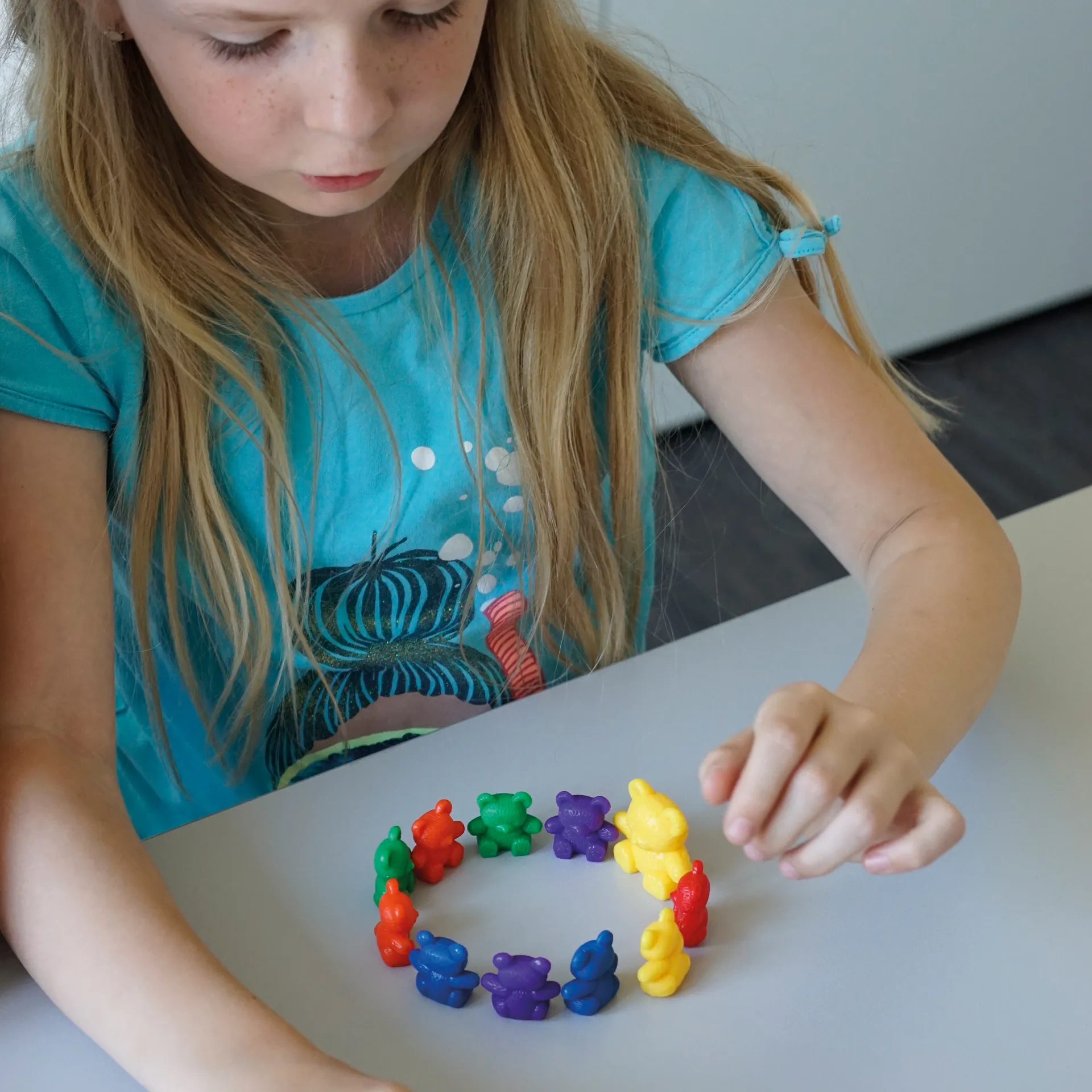 Mathe-Bären "Familie" in Box, 6 verschiedene Farben, 96-tlg. Mathe-Bären "Familie" in Box, 6 verschiedene Farben, 96-tlg.