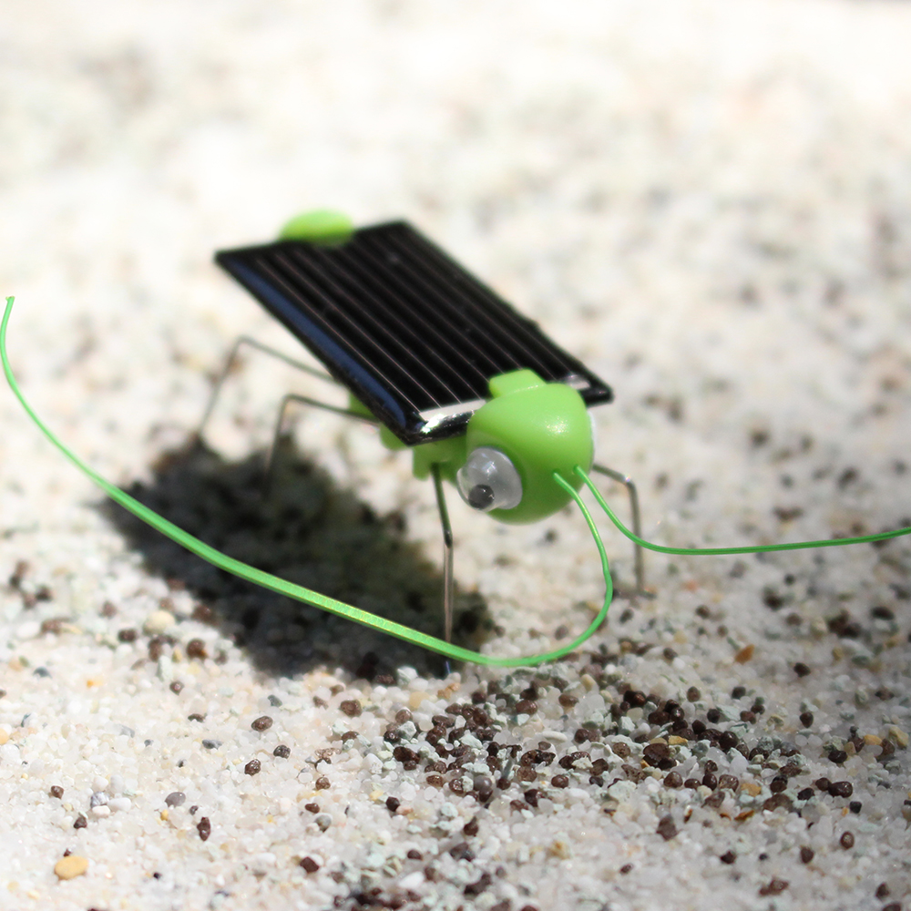 Solar-Grashüpfer, ca. 5x2 cm