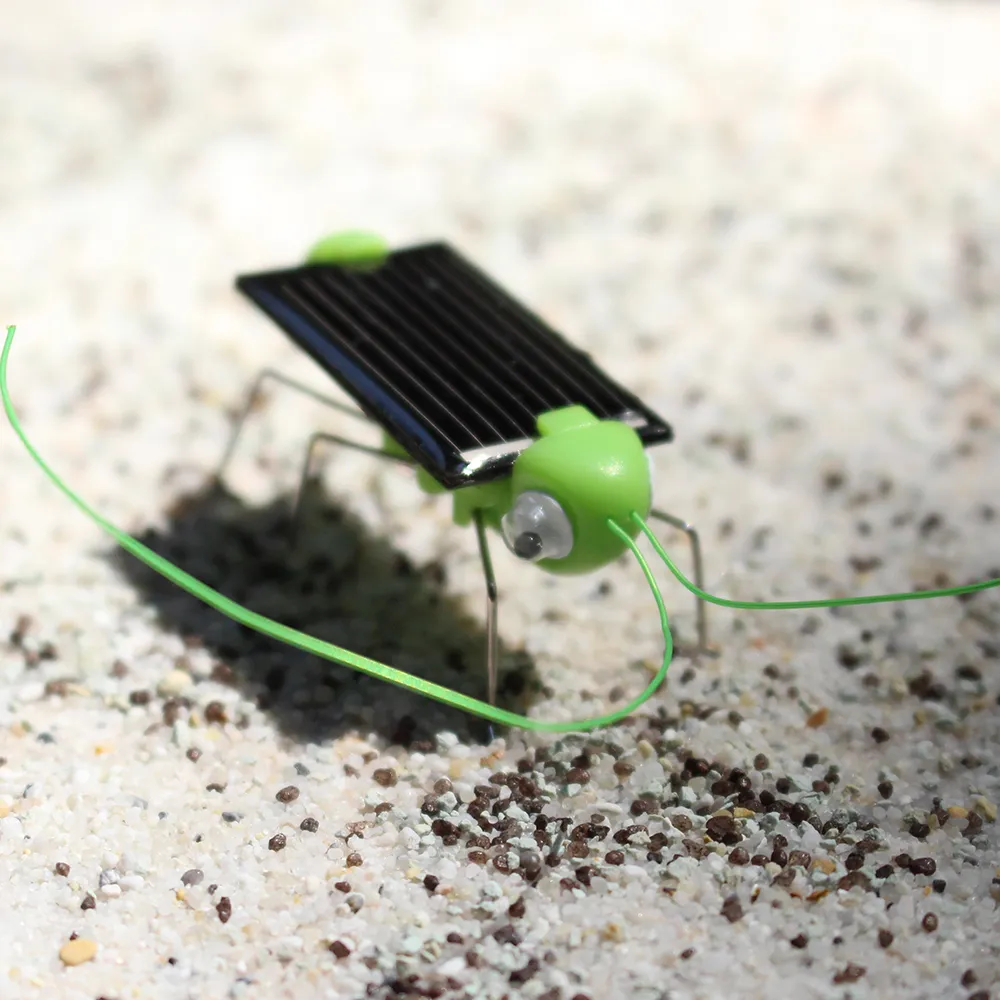Solar-Grashüpfer, ca. 5x2 cm