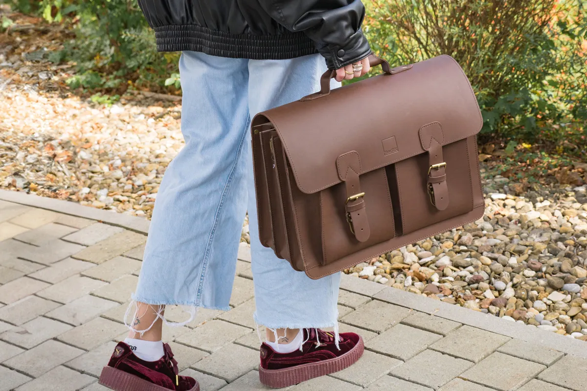 Büchertasche aus dunkelbraunen Leder von der Marke TimeTEX