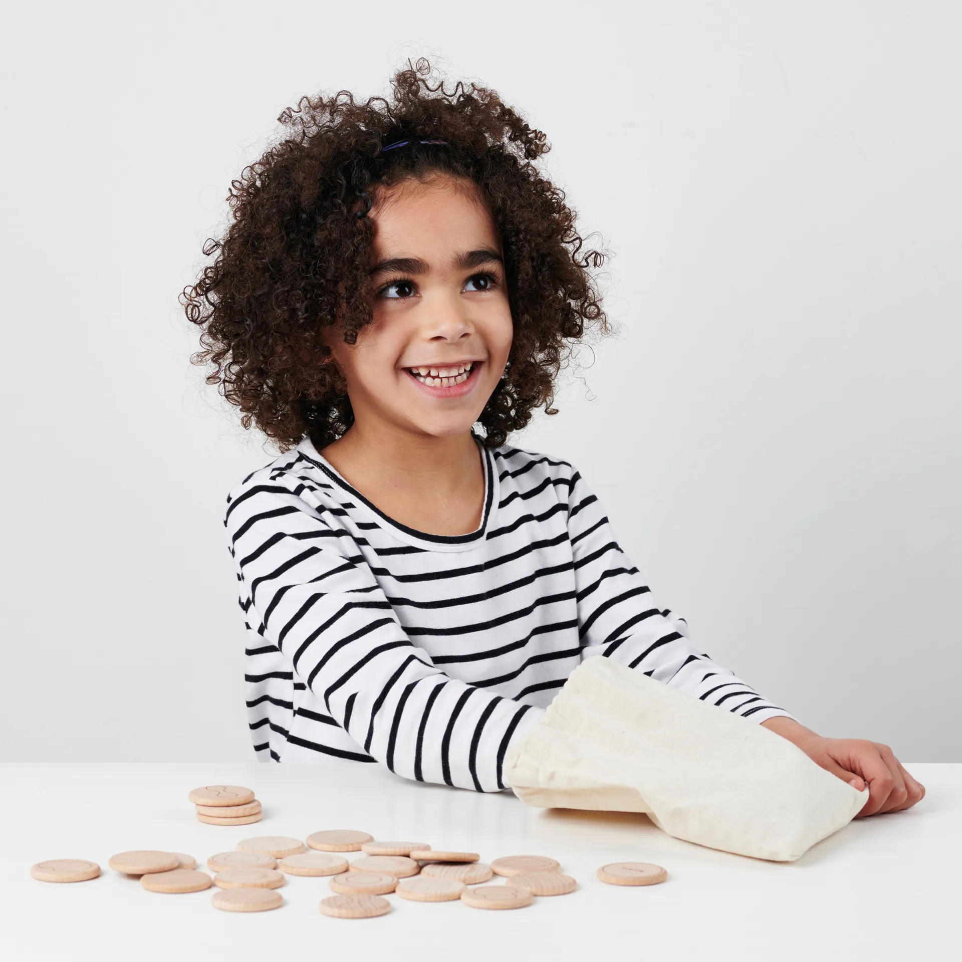 Tast- und Zuordnungsspiel "Holzfiguren-Schatz", 37-tlg.