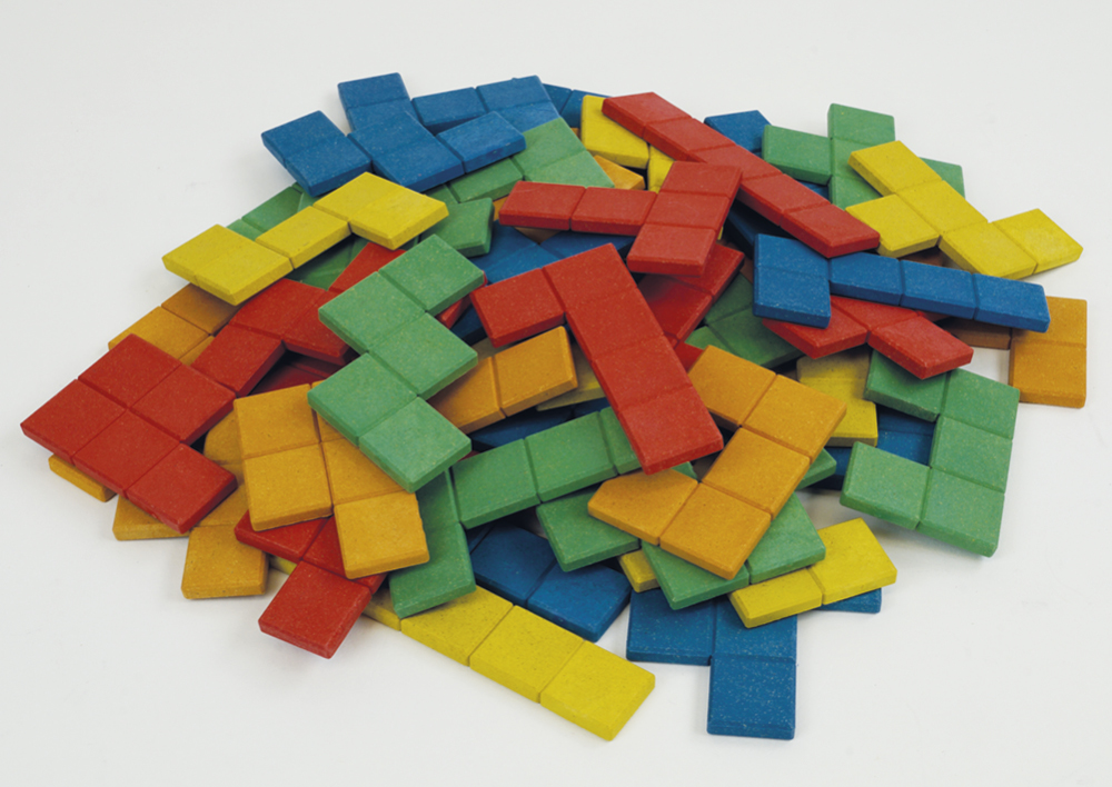 Set med pentominoer 60 stycken, gjorda av RE-Wood