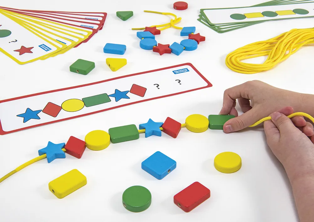 Fädelspiel "Geometrische Formen", 84-tlg.