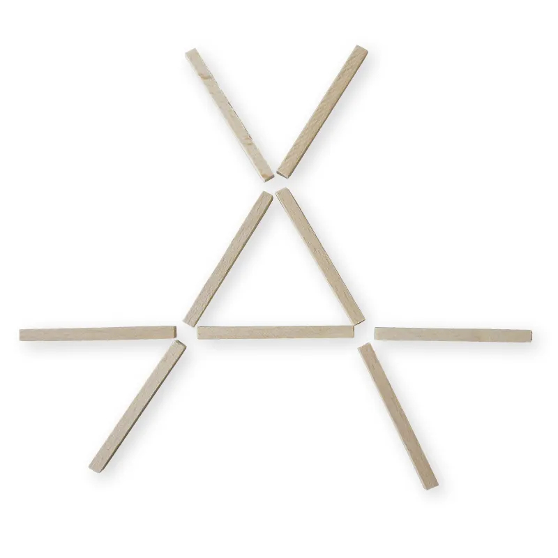 Holz-Stäbchen-Spiel im Etui