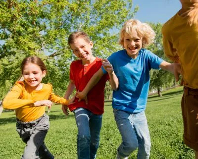 Gruppenspiele-in-der-Grundschule-1920x1540px_400x400 1