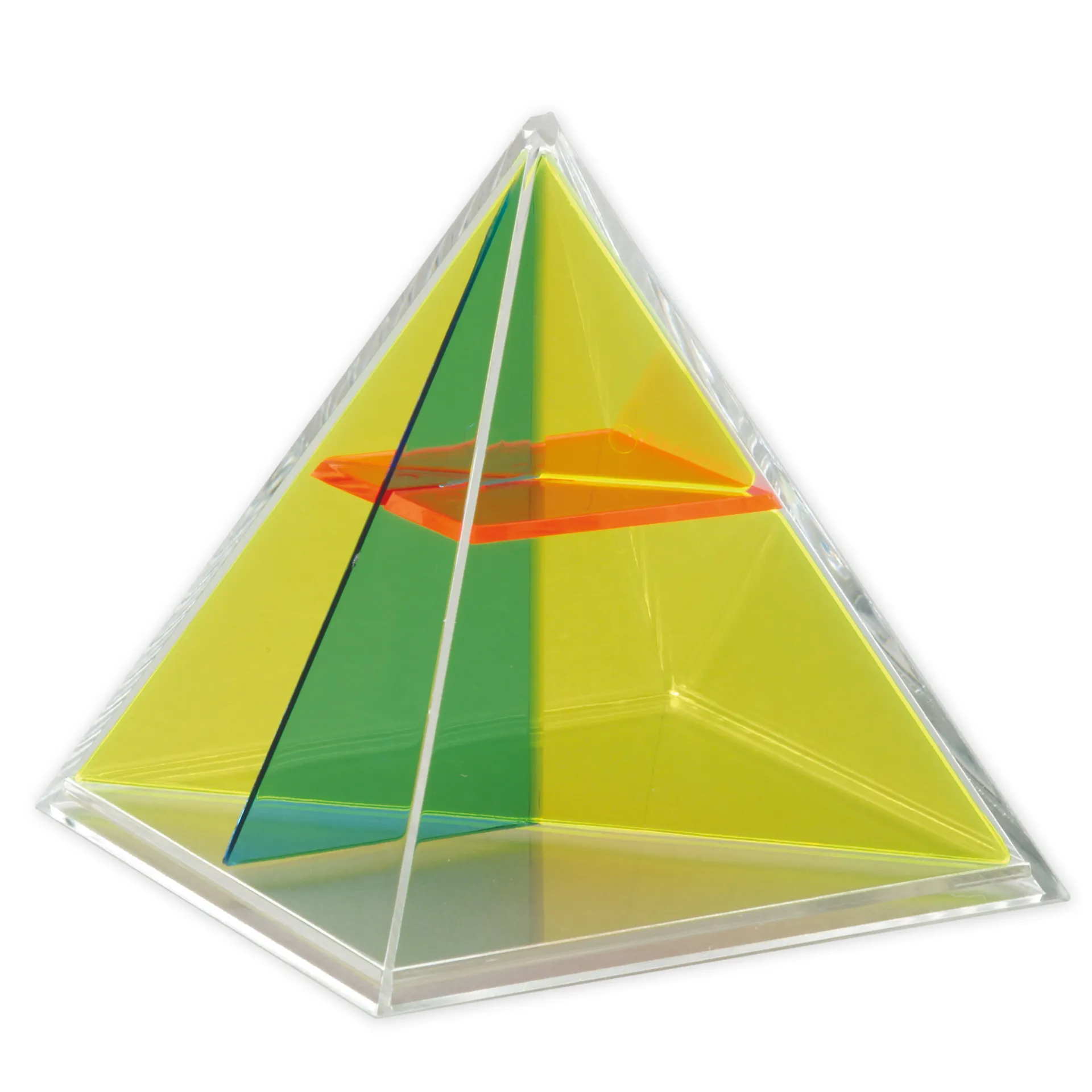 Pyramida s horizontálním a vertikálním řezem