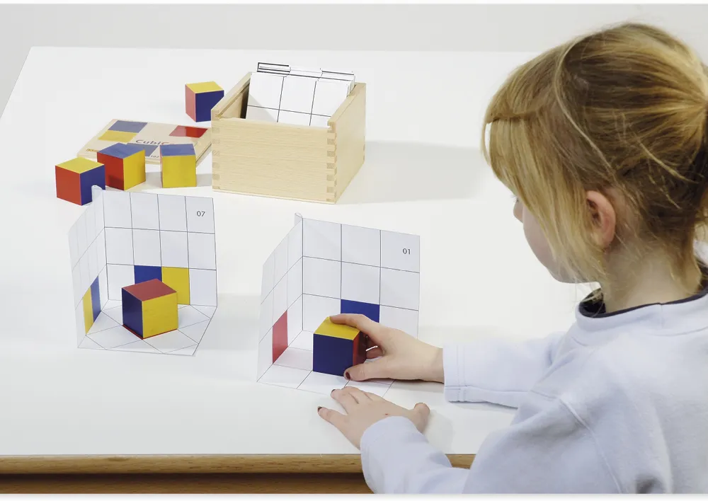 Schattenbauspiel "CubiColour", farbig, aus Holz, 32-tlg. in Holz-Box