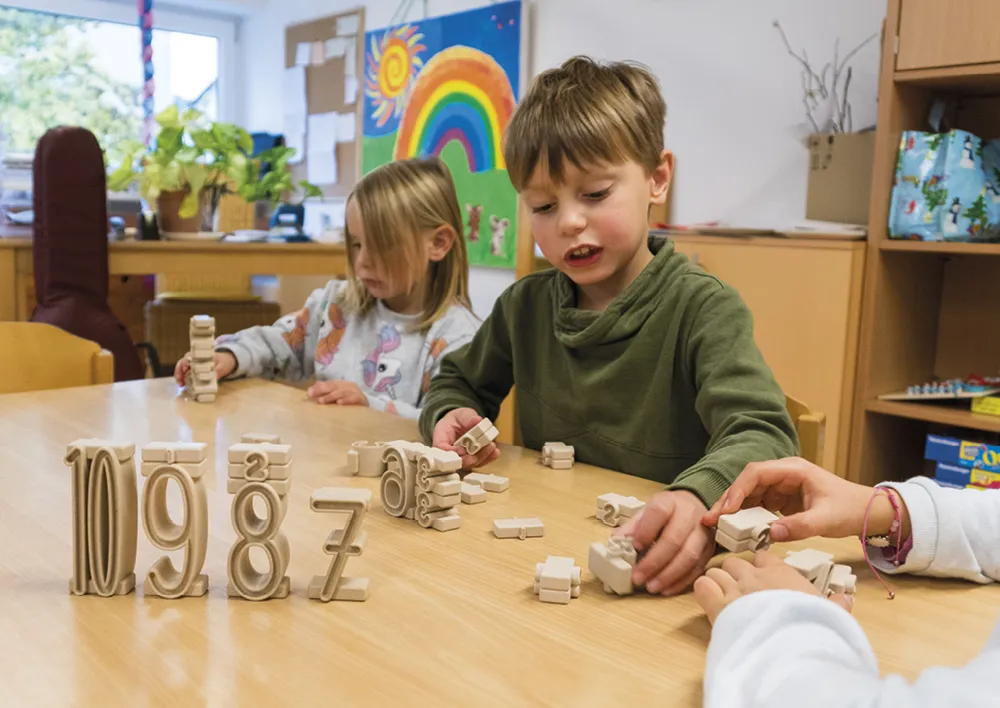 Klassensatz Stapel-Zahlen naturfarben, 8-tlg., in Stapel-Box