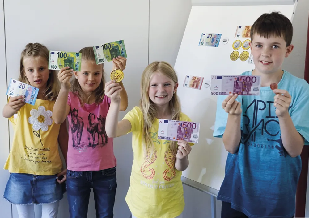 Set Demo-Euro-Rechengeld, magnetisch, 100-tlg., in Stapel-Box