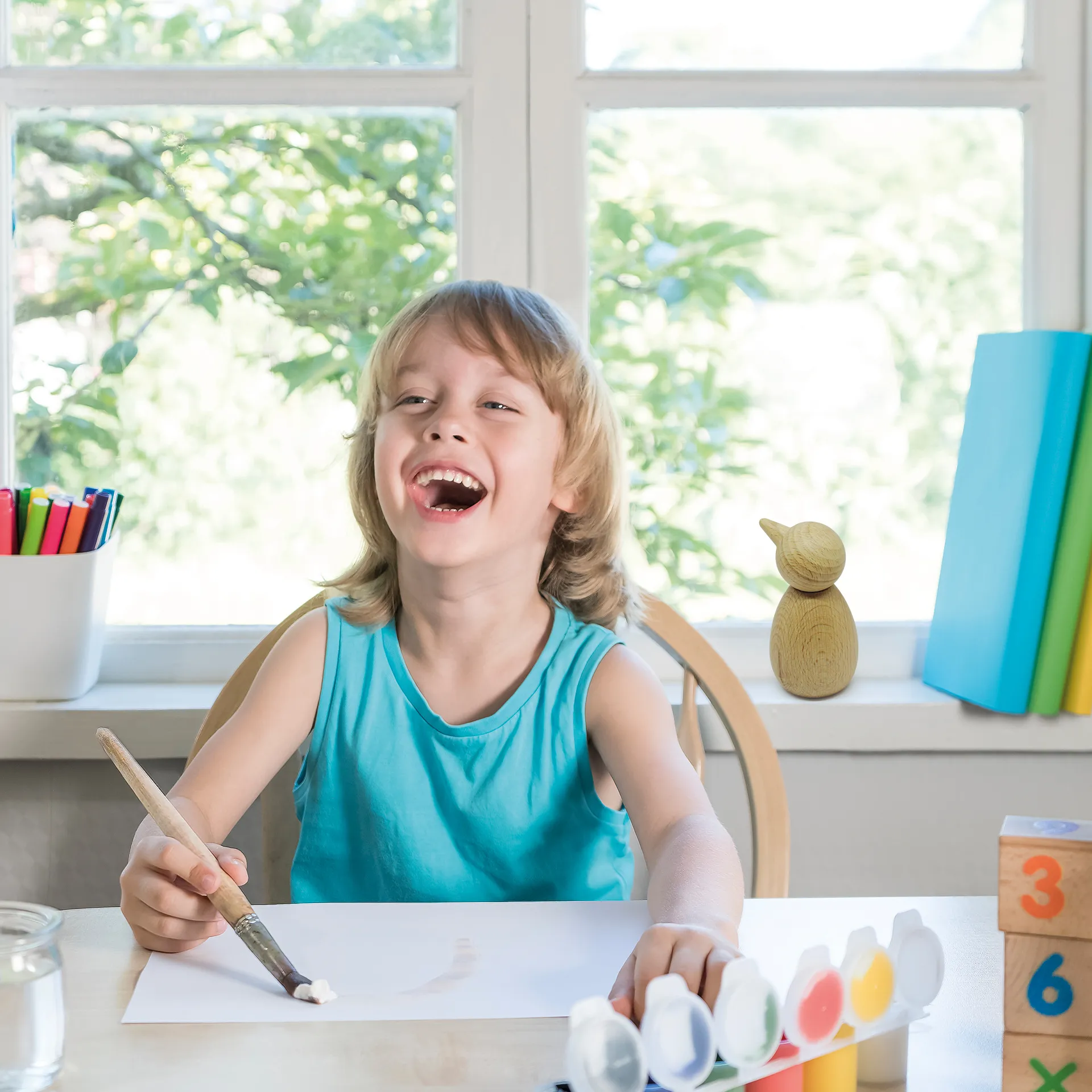 Drewniany człowiek emocji, ok. 8 cm wysokości