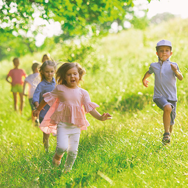 Waldkindergarten für große und kleine Naturentdecker Waldkindergarten für große und kleine Naturentdecker