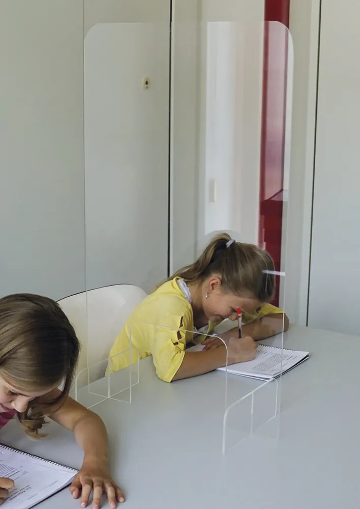 Hygiene-Schutzwand Standard L für Tische, mit Durchreiche