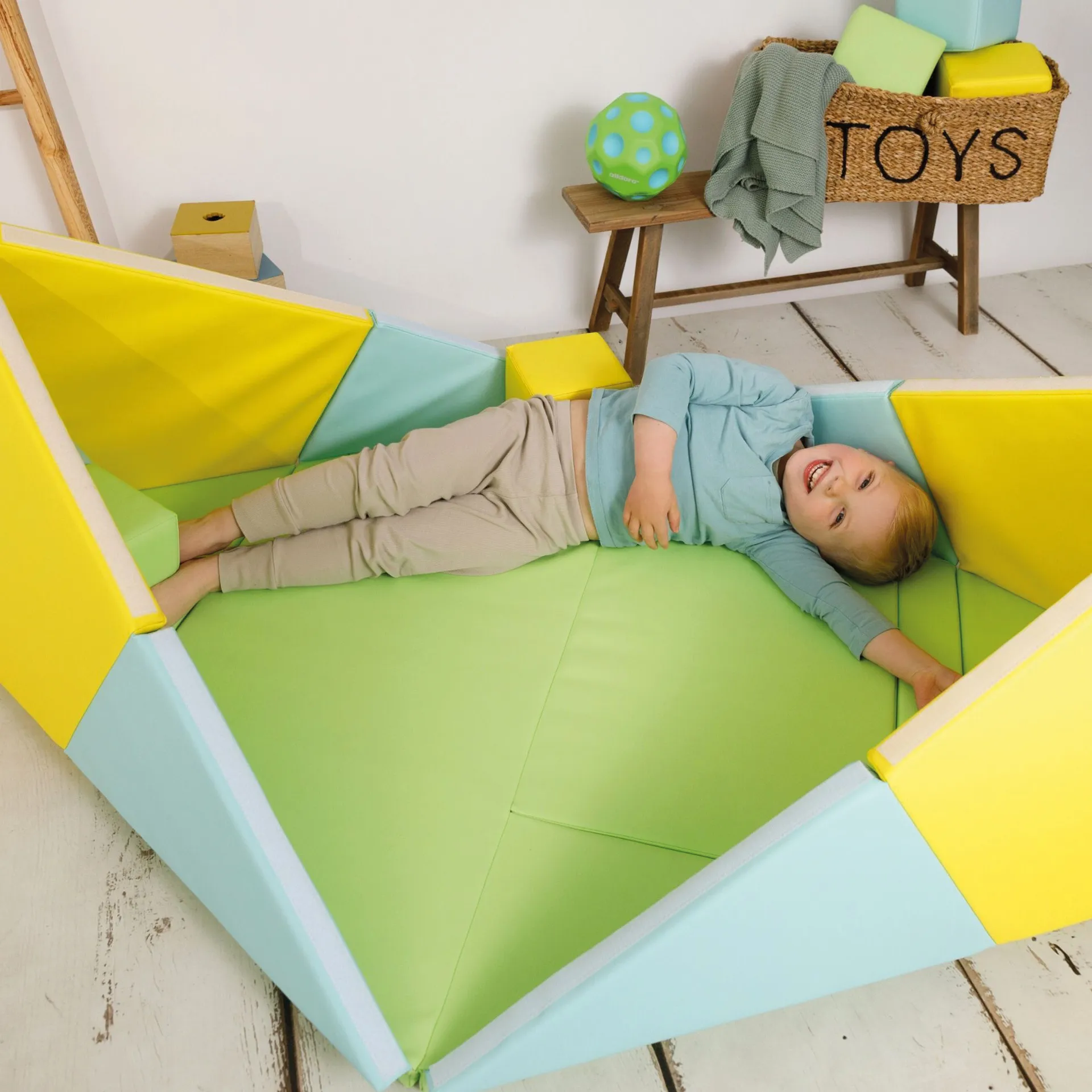 Spielmatte 3in1, faltbar zu Spielzelt und Boot