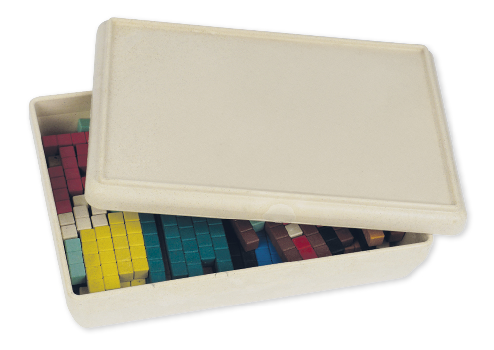 Krattor av RE-Wood, 126 stycken, i en staplingslåda