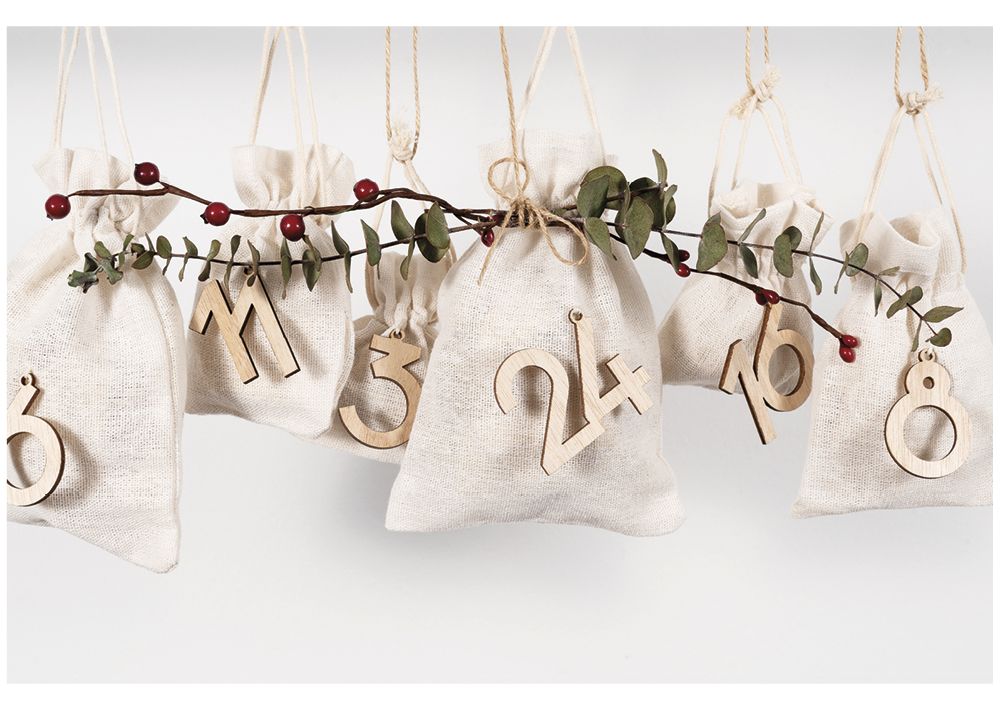 Adventskalender numre "1 til 24", lavet af træ, naturlig farve