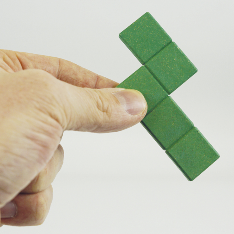 Sæt med pentominoer 60 styk, lavet af RE-Wood