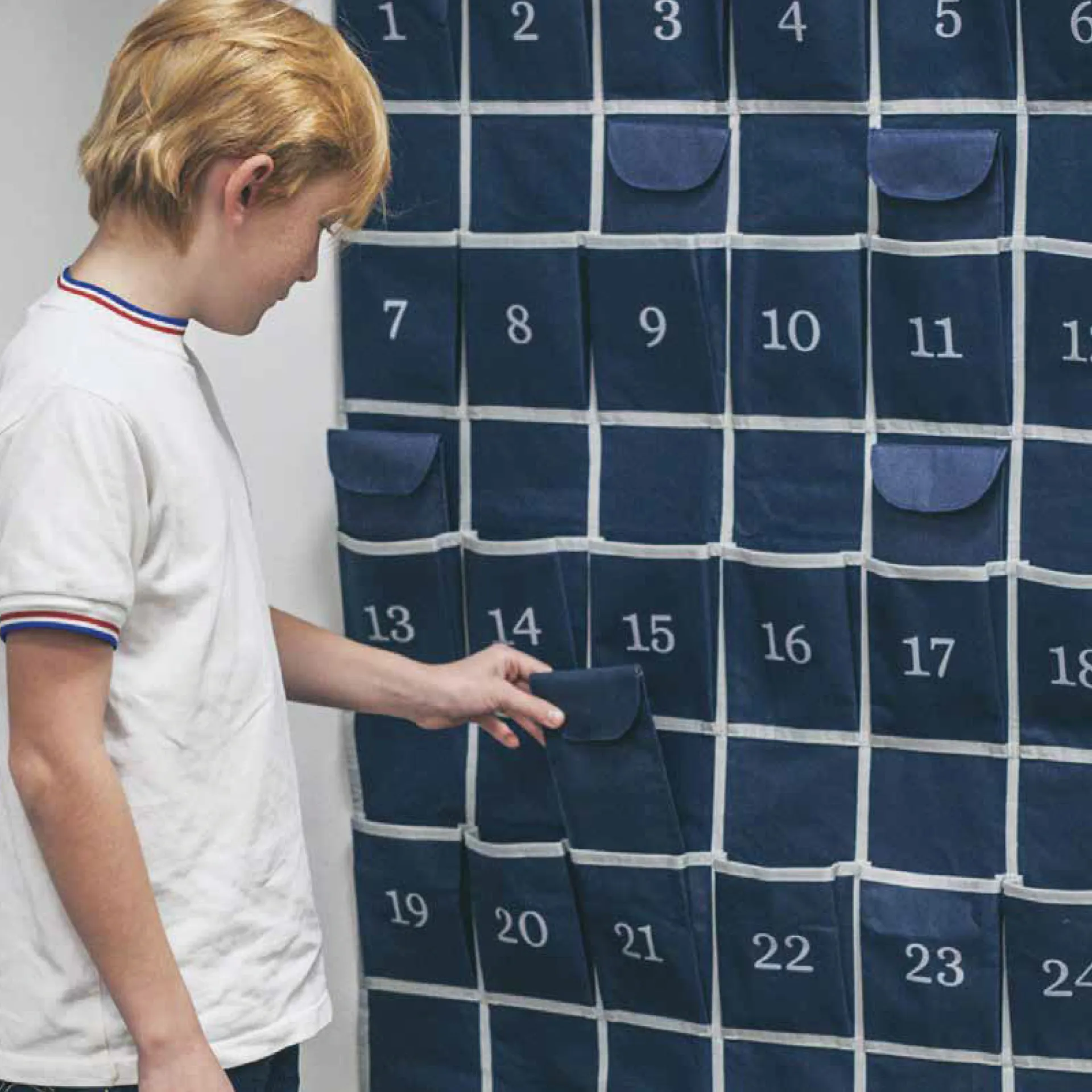 Handy-Hotel "Cyber-Safe" mit 30 Einstecktaschen, 128x78 cm