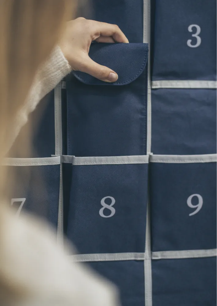 Handy-Hotel "Cyber-Safe" mit 30 Einstecktaschen, 128x78 cm