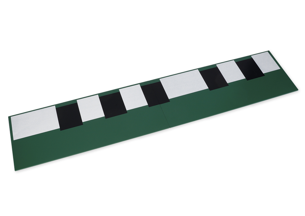 TimeTEX Två brädor med svarta och vita fält för "Montessori Premium"-klockorna