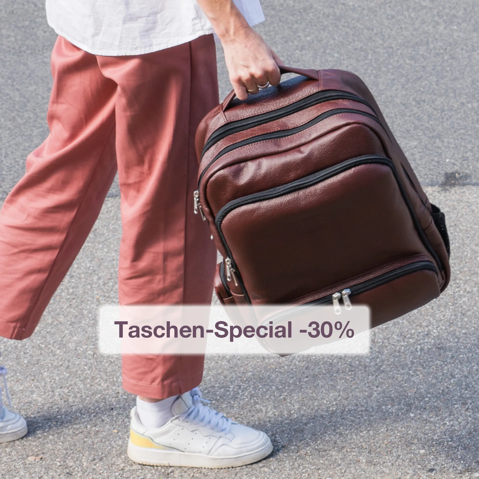 Brauner großer geräumiger Rucksack